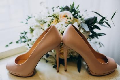 Jakie buty buty do sukienki w kwiaty wybrać?